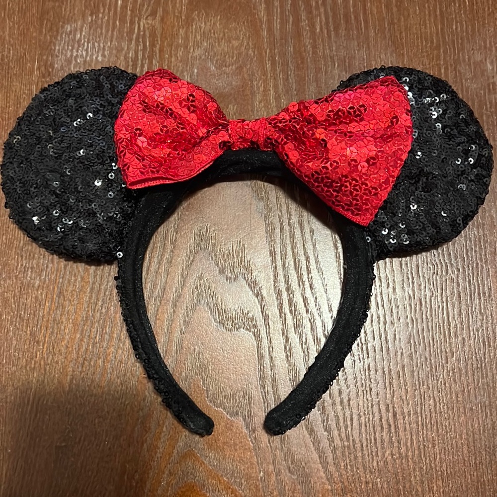Sequined Minnie Mouse ears